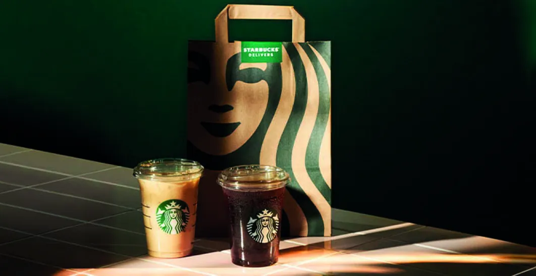 Delivery bag with two drinks on a table 